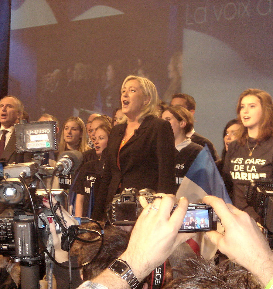 MyFrenchLife™ – MyFrenchLife.org - French Presidential election - Marine Le Pen - campaign - Marseillaise - singing
