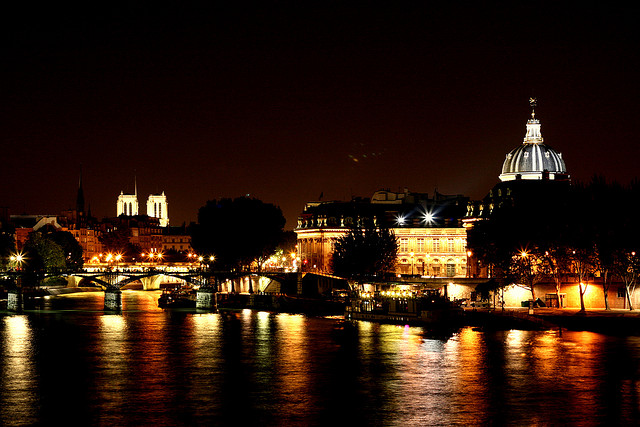MyFrenchLife™ - parisian romance - seine at night