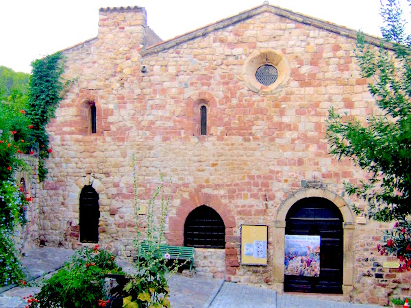 MyFrenchLife™ - MyFrenchLife.org - Exploring Provence - medieval village - Church of St Pierre du Parage 
