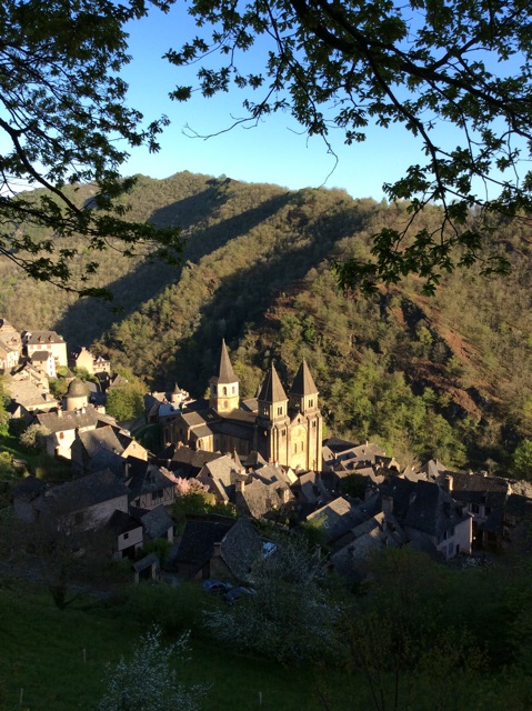MyFrenchLife™ - MyFrenchLife.org - Ray Johnstone - Medieval village at Conques France - Conques from above