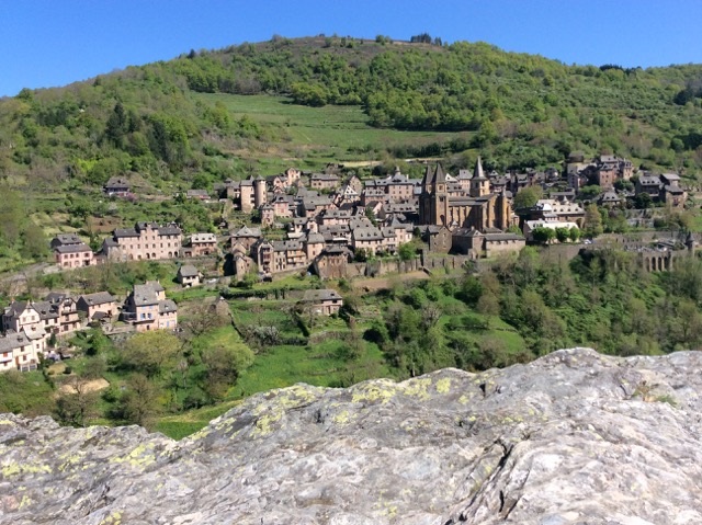 MyFrenchLife™ - MyFrenchLife.org - Ray Johnstone - Medieval village at Conques France - View over the town