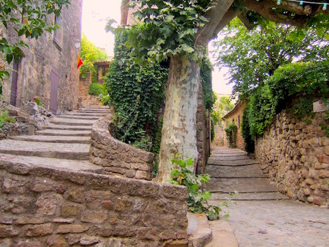 MyFrenchLife™ – MyFrenchLife.org – Exploring Provence - medieval village - Old Town