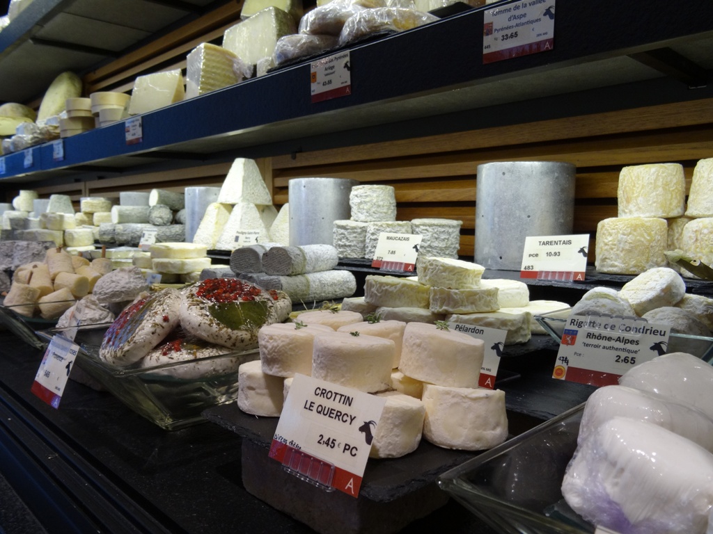 MyFrenchLife™ - MyFrenchLife.org - Paris Mosaic - artisans in Paris - Androuet Fromagerie - Cheese shops in Paris - French cheese - goat cheese
