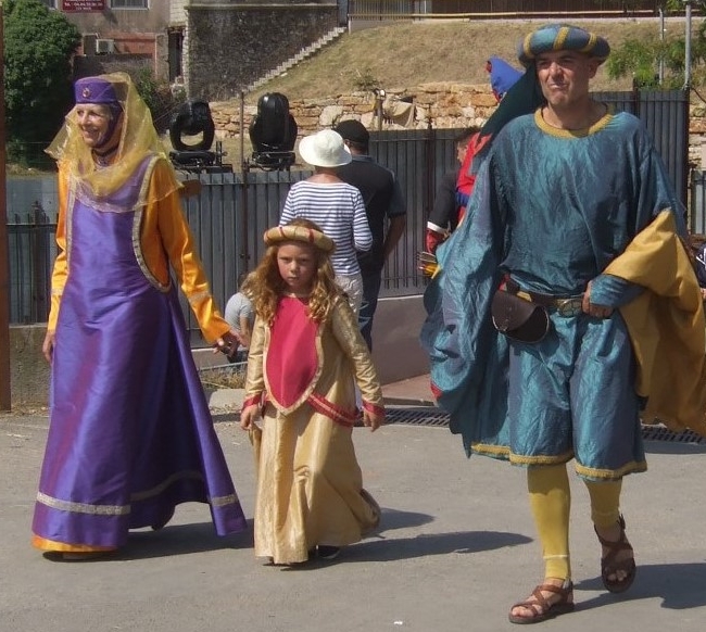 MyFrenchLife™ – MyFrenchLife.org - resolutions - 2017 - New Year - Frenchify - Frenchify your life - learn French - medieval festival - medieval costumes