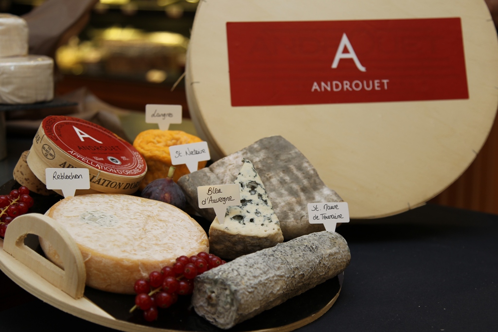MyFrenchLife™ - MyFrenchLife.org - Paris Mosaic - artisans in Paris - Androuet Fromagerie - Cheese shops in Paris - French cheese - cheeseboard